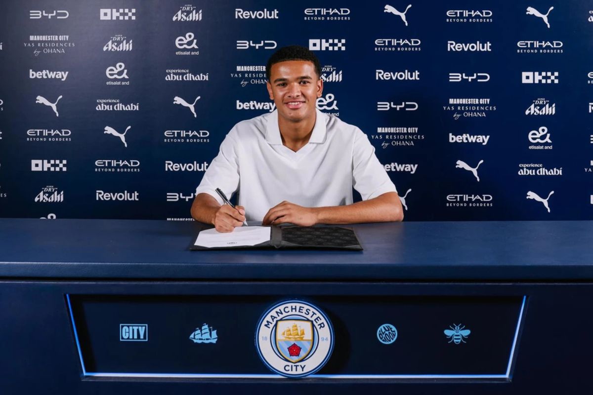 Manchester City mendatangkan kembali kiper muda Pierce Charles