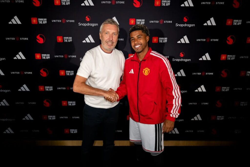 Manchester United resmi mendatangkan Andre Santos dari Chelsea