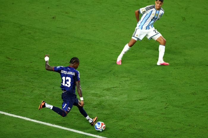 Meringkuk ke pojok atas, gol bek Tanjung Verde ke gawang Argentina dinobatkan sebagai gol terbaik Piala Dunia 2026.