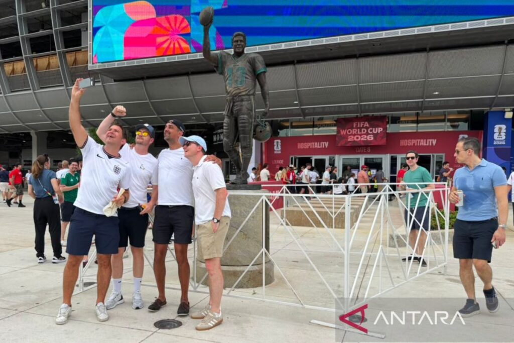 Patung Dan Marino adalah salah satu gambar terkenal di Stadion Miami