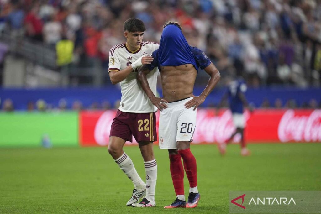 Pau Kuparsi meraih penghargaan Pemain Muda Terbaik Piala Dunia 2026