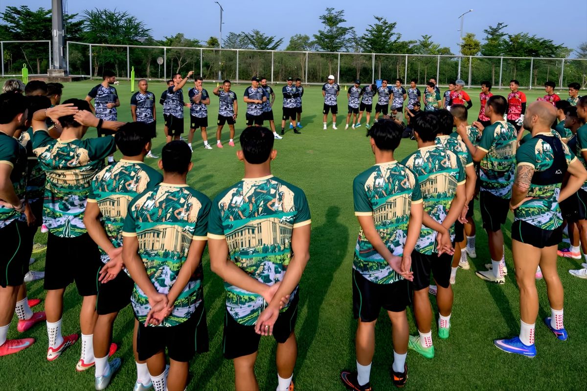 Pelatih Brisbaya fokus mengenal kepribadian pemainnya pada latihan pertama