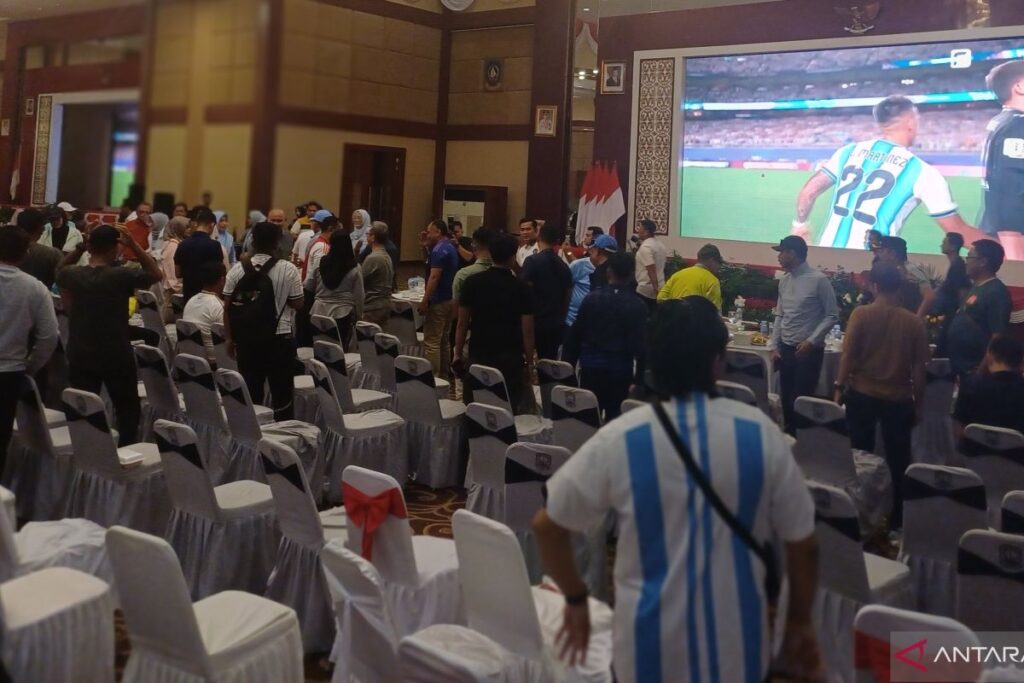 Pemprov Kepri mengajak warga menyaksikan Final Piala Dunia di Bandara RHF