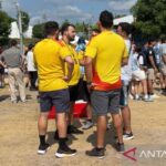 Penggemar Kolombia menyaksikan pertandingan Argentina melawan Mesir, menaruh harapan mereka pada Messi