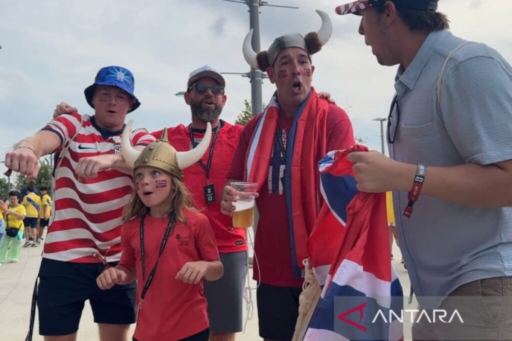 Penggemar Norwegia 'berbaris dengan Viking' di dalam dan di luar stadion New Jersey