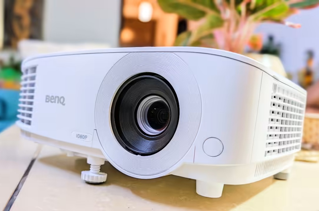 Proyektor BenQ TH575i HD untuk bermain game dan home theater