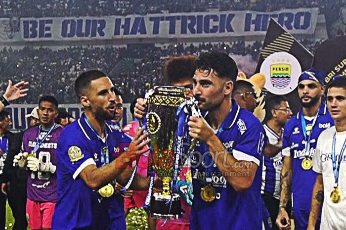 RESMI - Mantan bek Persip Frans Boutros bergabung dengan klub juara Liga Vietnam, berpasangan dengan Doan Van Hau