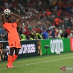Real Madrid mengumumkan kedatangan bek kanan Denzel Dumfries