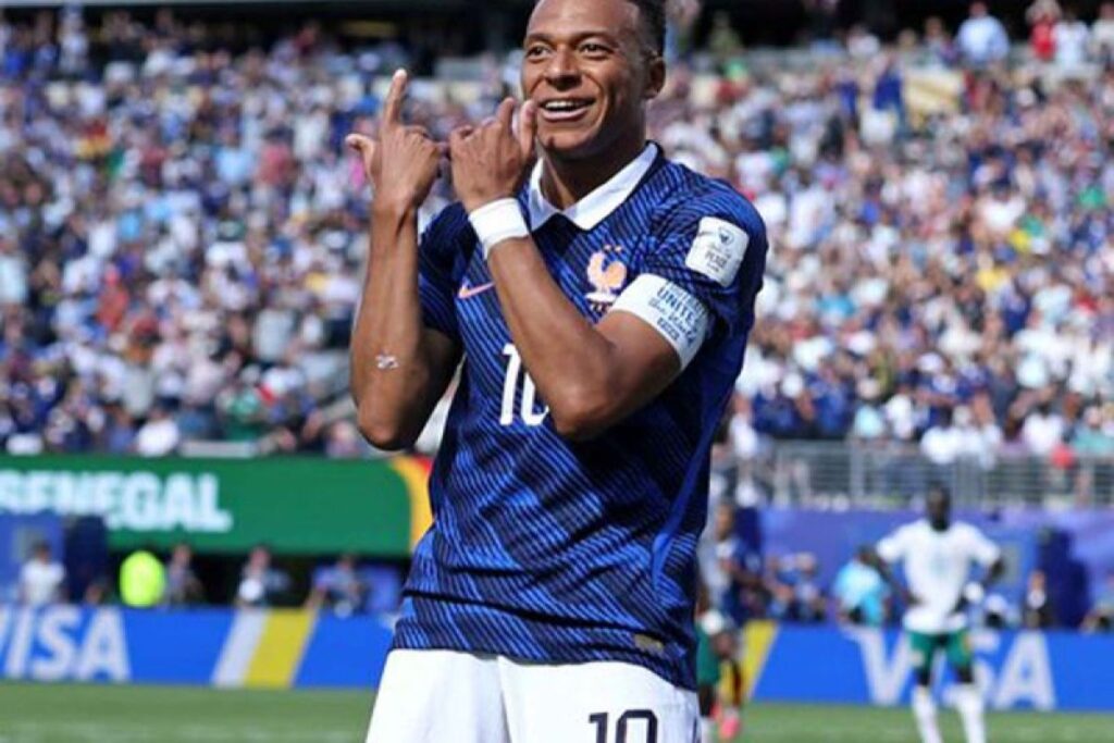 Real Madrid pun mengecam pernyataan rasis yang dilontarkan terhadap Mbappe