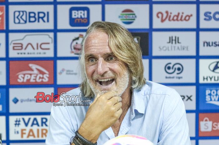 Resmi - Dewa United memecat Jan Olde Riekerink, membuka jalan bagi Luis Milla?