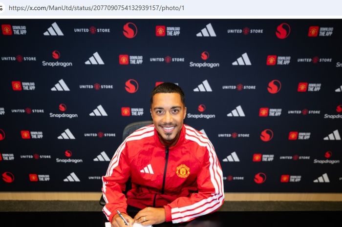Resmi - Manchester United merekrut Youri Tielemans, gelandang asal Belgia itu menjadi rekrutan ketiga Michael Carrick