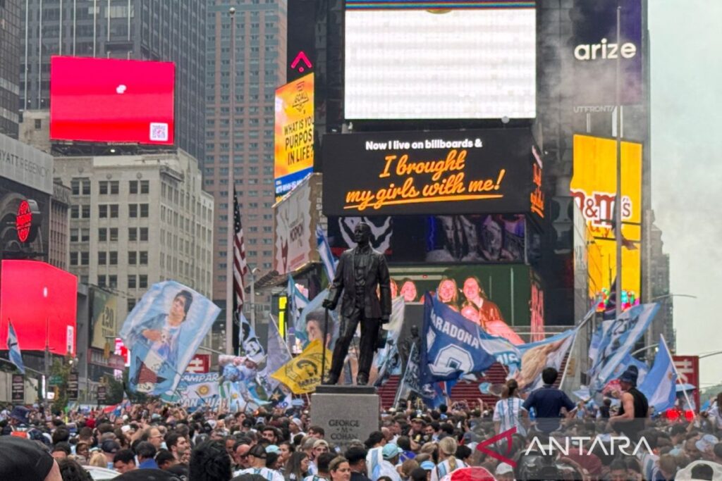 Ribuan suporter Argentina memenuhi Times Square di New York