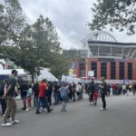 Ribuan suporter Belgia dan Senegal antri memasuki Stadion Seattle