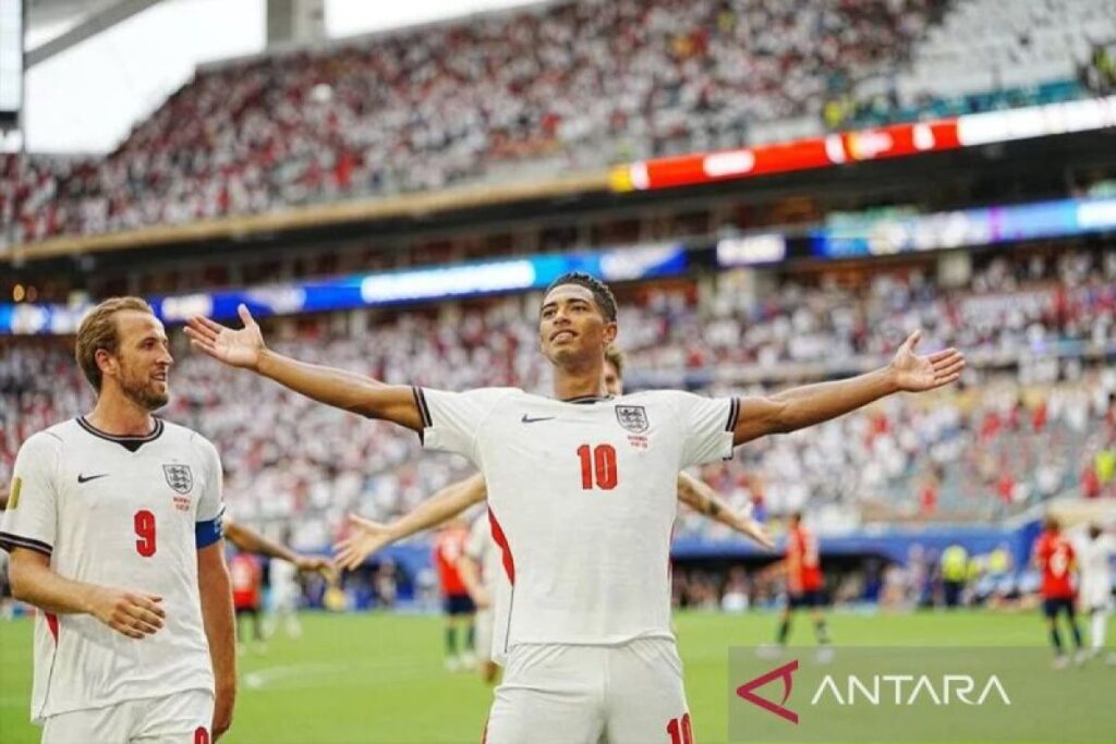 Sheringham mengingatkan Inggris akan permainan kuat yang dimainkan para bek Argentina