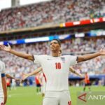 Sheringham mengingatkan Inggris akan permainan kuat yang dimainkan para bek Argentina