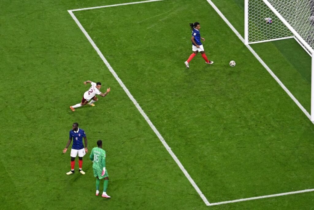 Spanyol lolos ke final setelah mengalahkan Prancis 2-0