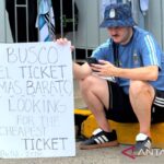 Suporter yang mencari tiket bisa mengintip Stadion Mercedes-Benz