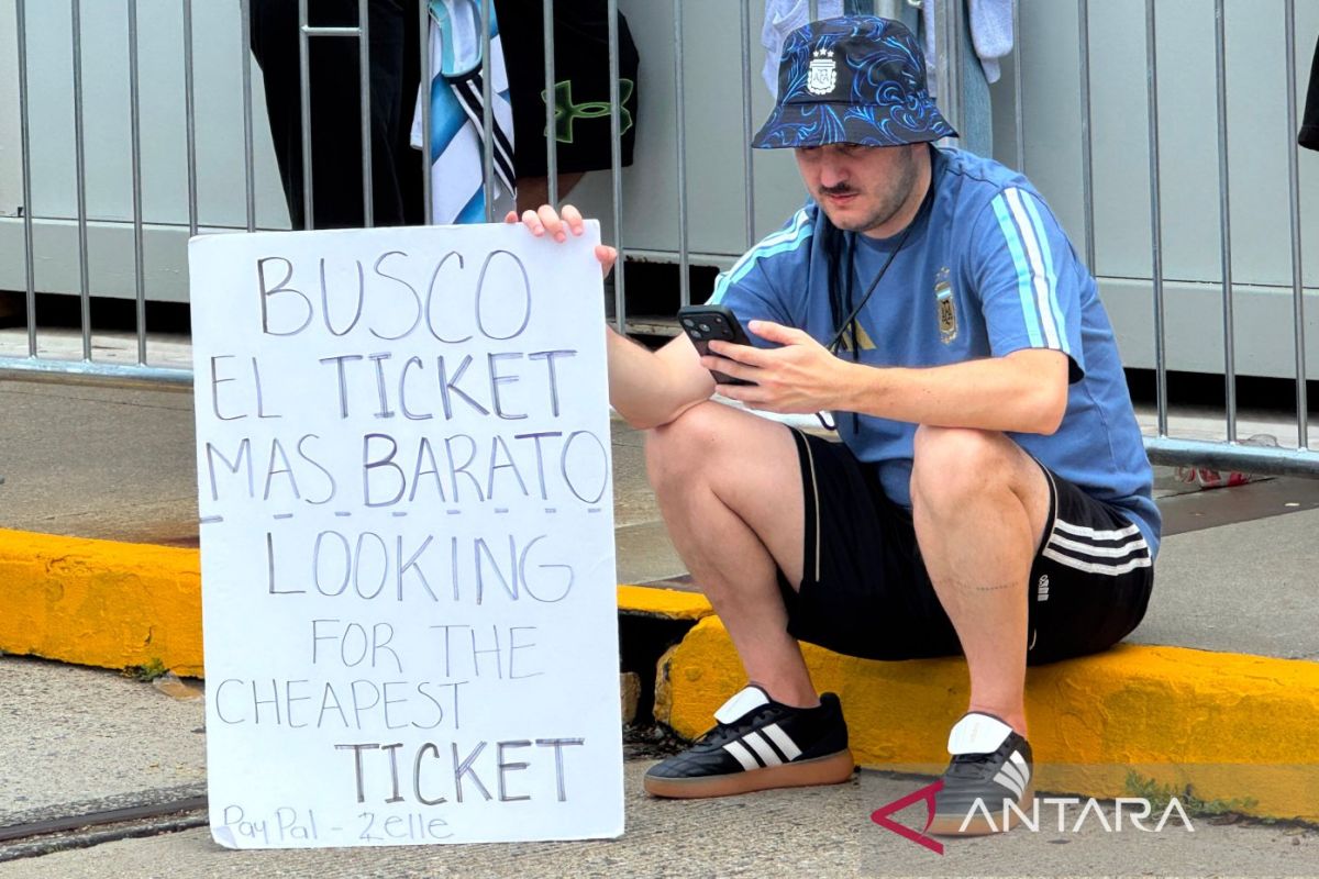 Suporter yang mencari tiket bisa mengintip Stadion Mercedes-Benz