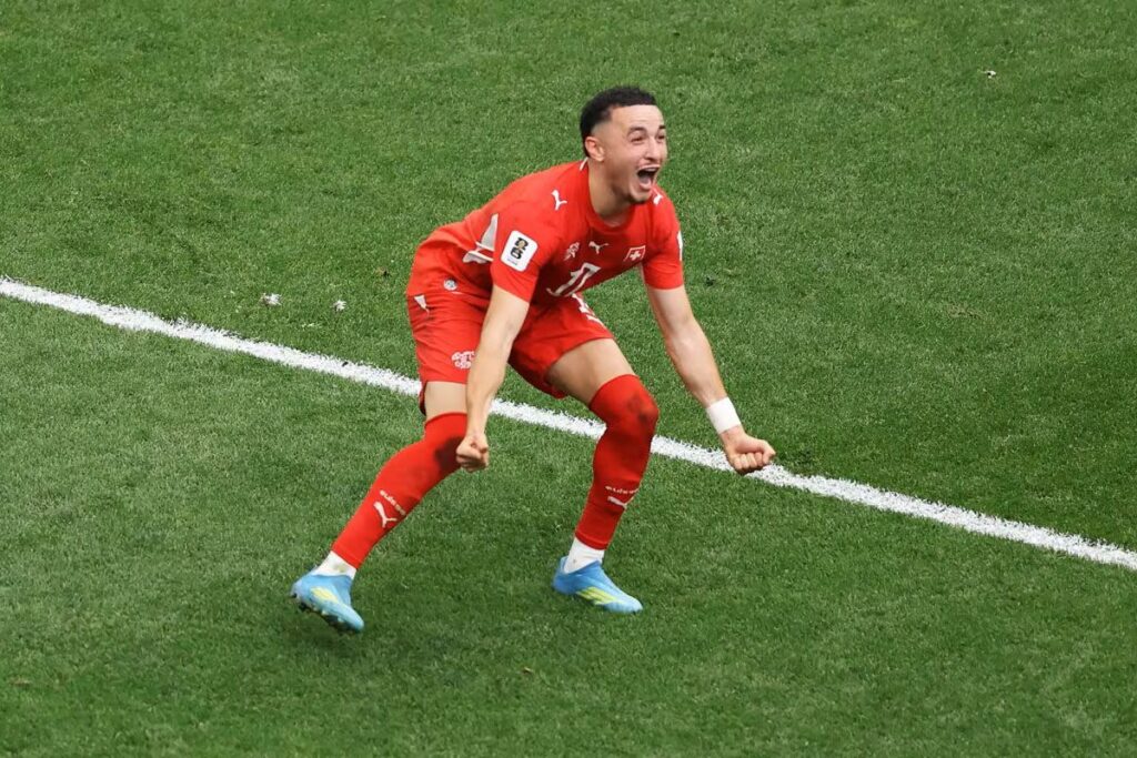 Swiss lolos ke perempat final setelah mengalahkan Kolombia melalui adu penalti
