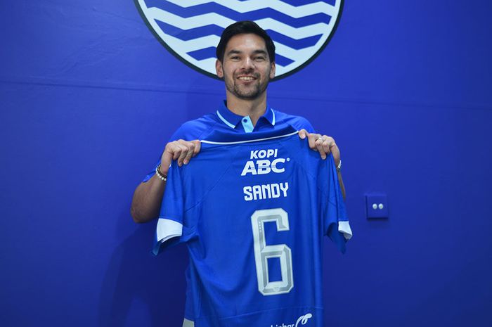 Terinspirasi istrinya, Sandy Walsh memilih nomor 6 di Persip Bandung