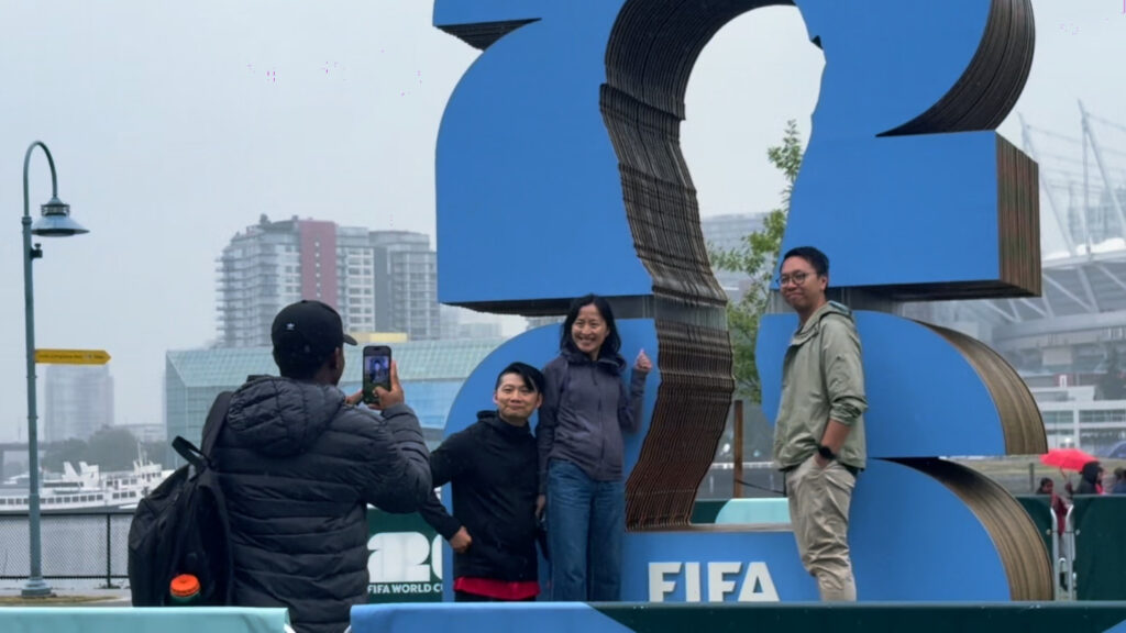 Tetesan air hujan mewarnai suasana laga Aljazair kontra Swiss di Stadion BC Place