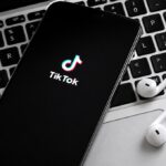 TikTok berupaya meningkatkan transparansi konten AI-nya, mulai dari deteksi spam hingga kemitraan baru