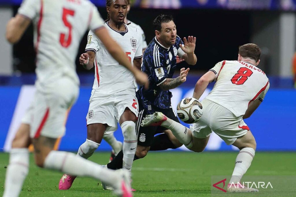 Usai kalah di semifinal, suporter Inggris memuji Lionel Messi