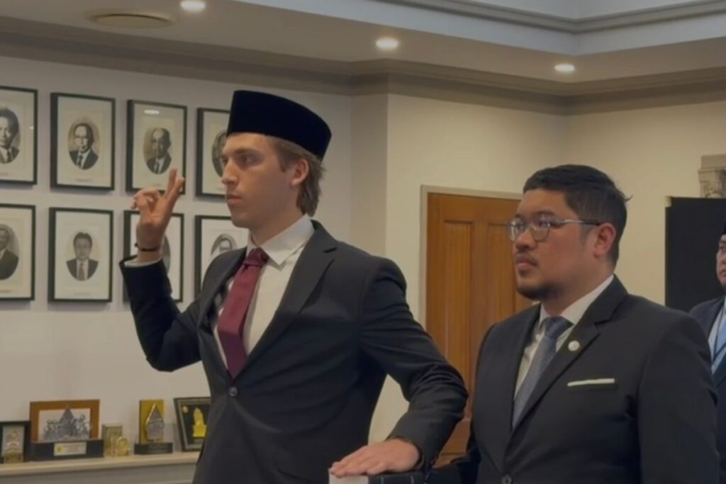Vikri resmi menjadi WNI dan Presiden menitipkan mimpinya menjadi Piala Dunia 2030