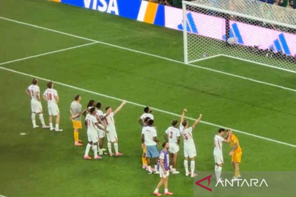 "Wonderwall" dan "Hey Jude" mengiringi perjalanan Inggris ke babak semifinal