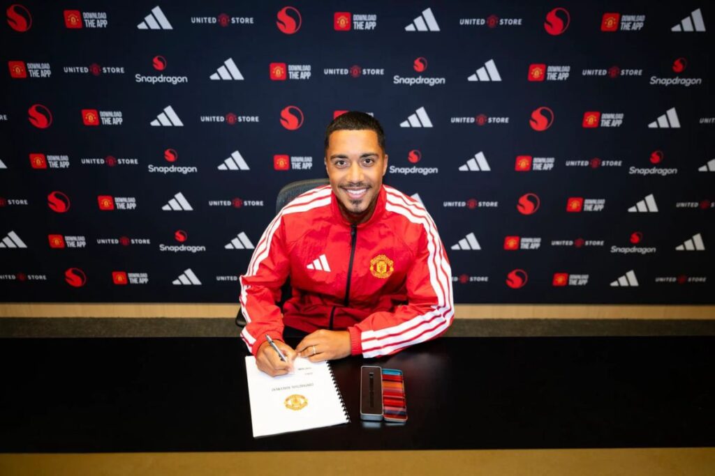 Youri Tielemans menandatangani kontrak dengan Manchester United